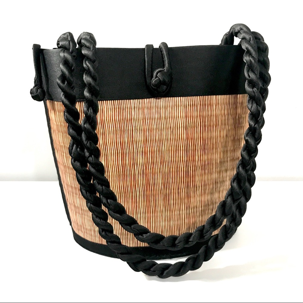 Beautiful Cambodian Straw Shoulder bag like new